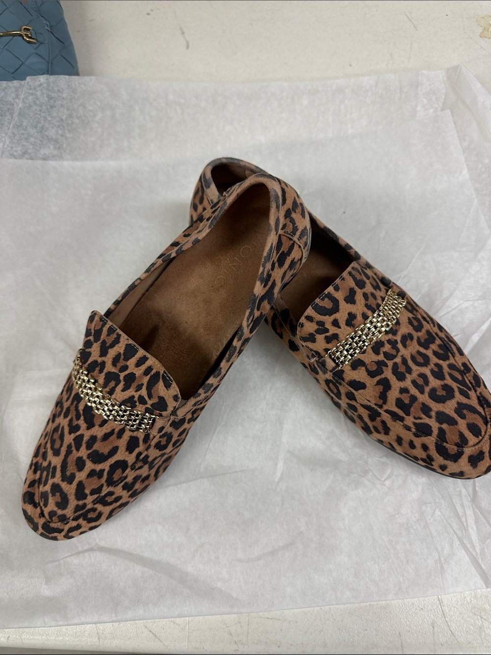 Vionic women’s leopard print loafers 8 1/2